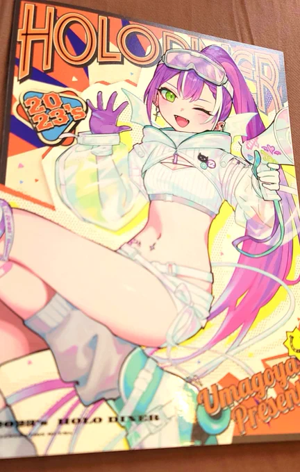 【通販お知らせ!】 ホロクル6thで頒布した新刊 「2023's HOLO DINER」の通販が開始しています! ホロメンをダイナーテイストでお仕立てした一冊となっているのでぜひに～!  表紙はニス加工が施してあります #ホロクル6th  
