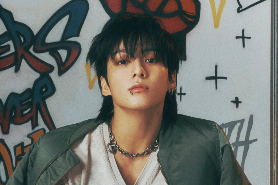 soompi's tweet photo. #BTS's #Jungkook Becomes 1st Korean Soloist To Simultaneously Chart 3 Songs In Spotify's Global Top 10
https://t.co/PgHpwz1v8h https://t.co/ARBJCevlMe
