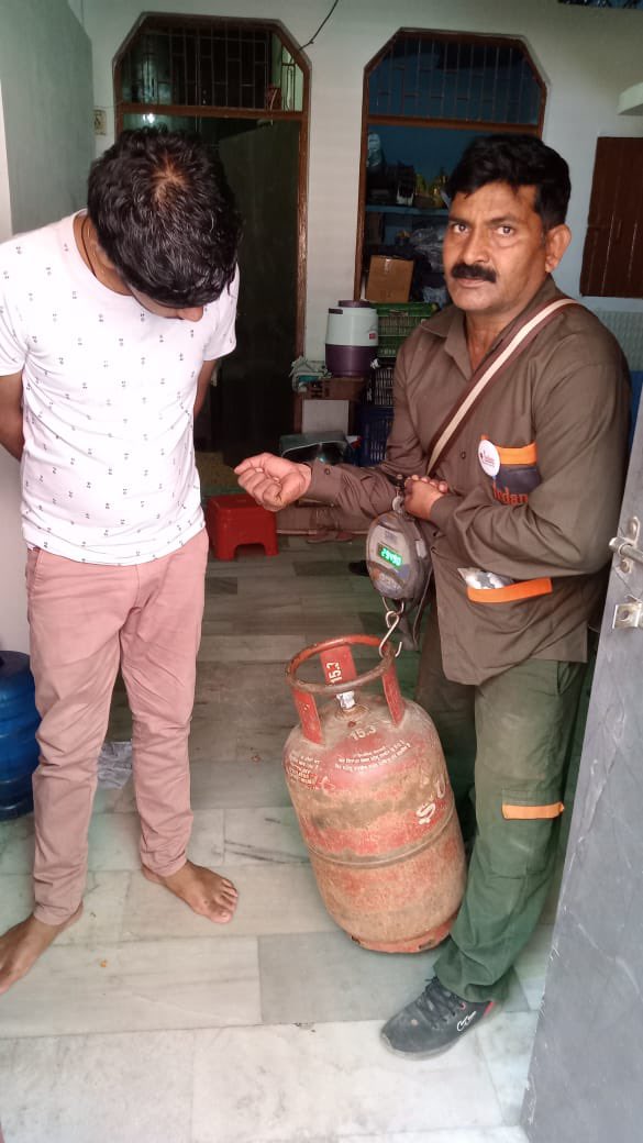 IoclAgraIDO's tweet photo. 58 years of uninterrupted Indane service to our esteemed customers with 7 days service inauguration and Celebrating 58th Indane Day at M/s Abhinav Indane Gas Service.  #IndaneDay #58years #7daysAWeek @ChairmanIOCL @DirMktg_iocl @Bohrashyam2 @EDLPGIOCL @ioclupso2 https://t.co/CD2PiKY544