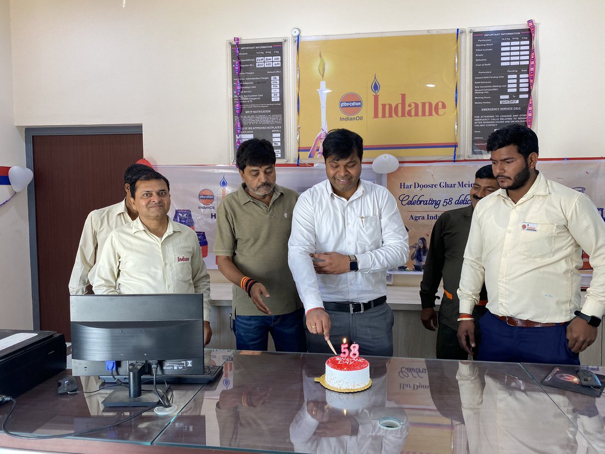 IoclAgraIDO's tweet photo. 58 years of uninterrupted Indane service to our esteemed customers with 7 days service inauguration and Celebrating 58th Indane Day at M/s Abhinav Indane Gas Service.  #IndaneDay #58years #7daysAWeek @ChairmanIOCL @DirMktg_iocl @Bohrashyam2 @EDLPGIOCL @ioclupso2 https://t.co/CD2PiKY544