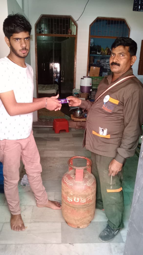 IoclAgraIDO's tweet photo. 58 years of uninterrupted Indane service to our esteemed customers with 7 days service inauguration and Celebrating 58th Indane Day at M/s Abhinav Indane Gas Service.  #IndaneDay #58years #7daysAWeek @ChairmanIOCL @DirMktg_iocl @Bohrashyam2 @EDLPGIOCL @ioclupso2 https://t.co/CD2PiKY544