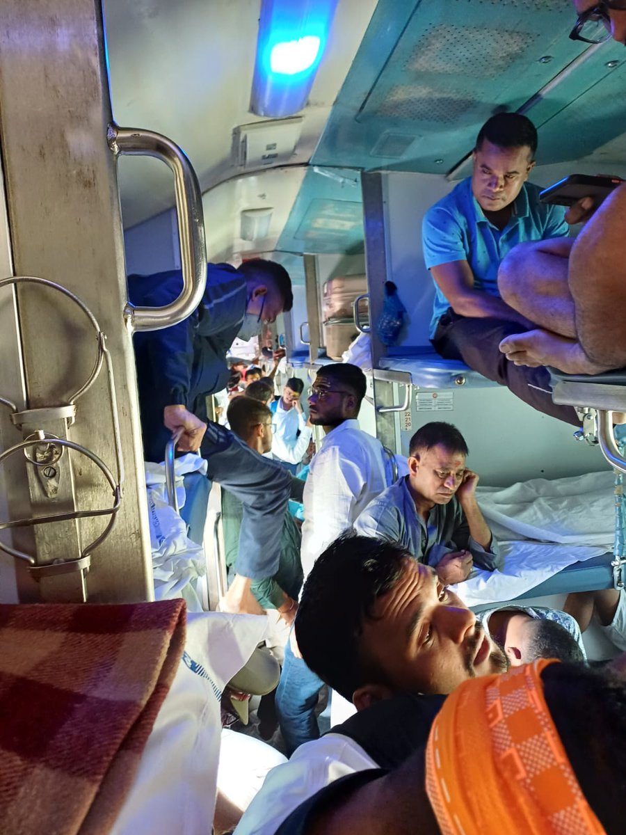 YashGJain2's tweet photo. @nitin_gadkari @RailMinIndia @RailwaySeva @narendramodi Train 15657 runing frm Del to Ghy Brahmaputra Mail passenger without tickets coming n sitting in 3AC (B7)
TT n attendants are not checkin tickets n passengers are climbing like hell in train n harassing public who hve ticket https://t.co/iGGpQSiP5R