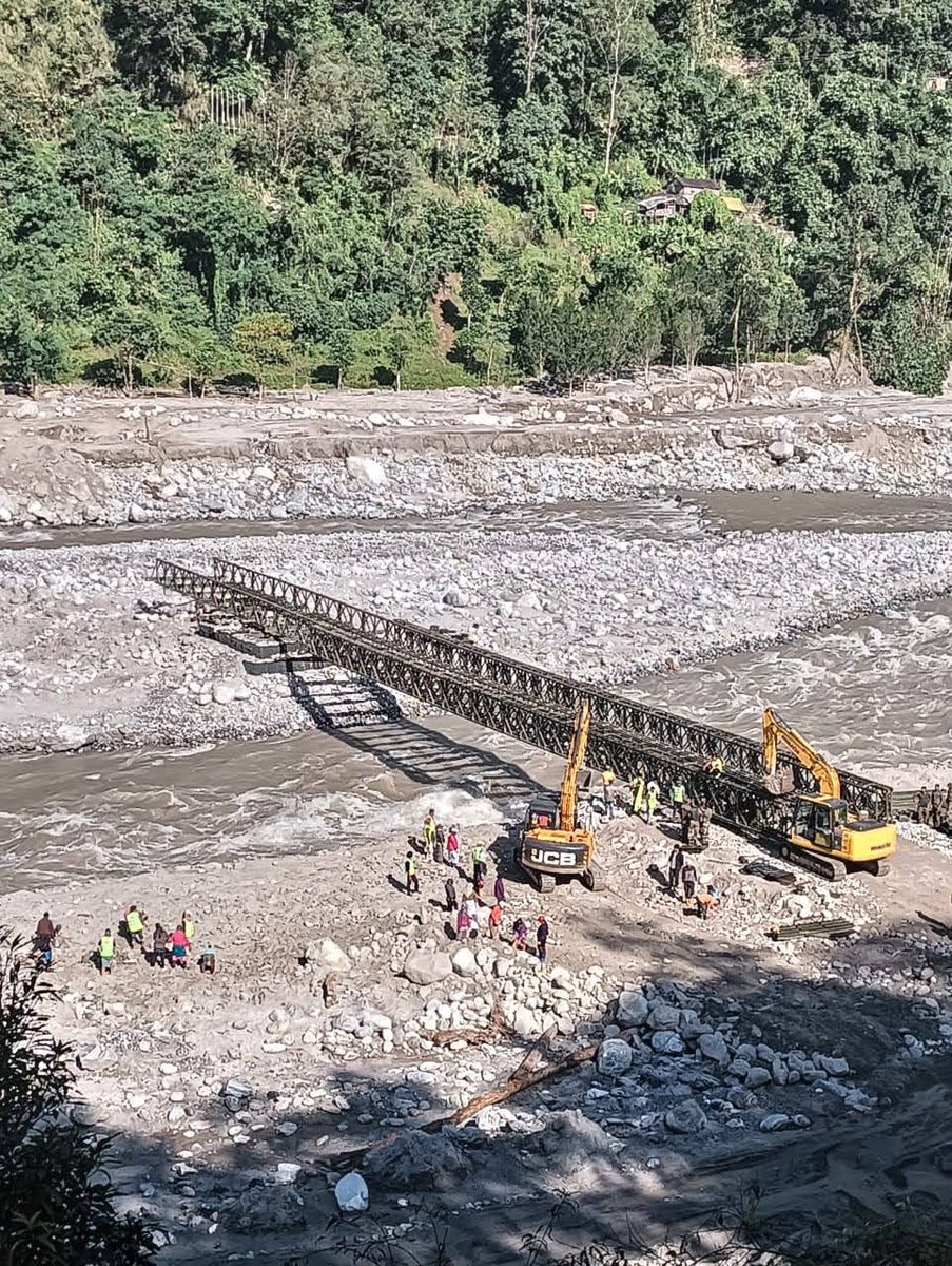 trishakticorps's tweet photo. “On the Path Towards Rebuidling Sikkim : Indian Army Sappers and Border Roads Launch Bridge accross the Teesta”

As part of continued efforts to rebuild & reconnect affected areas in North #Sikkim, Army Engineers of #TrishaktiCorps along with BRO and civil administration commenced construction of two bridges at Mangan to open up alternate route Mangan-Sanklang-Chungthang. Working on a war footing, the troops completed construction of the first bridge of 150 feet length on 22 Oct. 

The second bridge is likely to be completed by 27th Oct. This will enable vehicle move between Mangan and Chungthang, thus restoring connectivity upto Lachung valley that was cut off since 4 Oct.

The exceptional skill, unparalleled resolve, dedication to the task & unwavering commitment displayed by the troops has restored hope in the hearts of the affected communities that normalcy will be restored soon. 

INDIAN ARMY FOR THE PEOPLE : ALWAYS AND EVERYTIME!!!
JAI HIND AUR JAI HIND KI SENA

#sikkimfloods
 #sikkimflashfloods
 #IndianArmy 
#WeCare
 #HarKaamDeshKeNaam
 @PSTamangGolay
 @HQ_IDS_India
 @SpokespersonMoD 
@adgpi 
@easterncomd 
@PIB_India 
@PIBGangtok 
@DDNewslive 
@aajtak 
@the_hindu
 @airnewsalerts 
@CNNnews18 
@WIONews 
@SikkimExpress 
@SikkimChronicle 
@sikkimgovt 
@BROindia