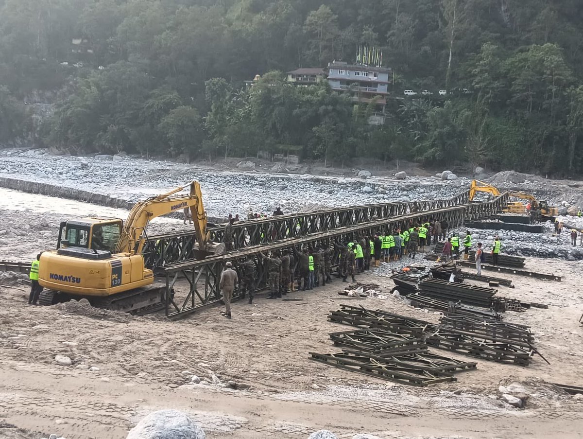trishakticorps's tweet photo. “On the Path Towards Rebuidling Sikkim : Indian Army Sappers and Border Roads Launch Bridge accross the Teesta”

As part of continued efforts to rebuild & reconnect affected areas in North #Sikkim, Army Engineers of #TrishaktiCorps along with BRO and civil administration commenced construction of two bridges at Mangan to open up alternate route Mangan-Sanklang-Chungthang. Working on a war footing, the troops completed construction of the first bridge of 150 feet length on 22 Oct. 

The second bridge is likely to be completed by 27th Oct. This will enable vehicle move between Mangan and Chungthang, thus restoring connectivity upto Lachung valley that was cut off since 4 Oct.

The exceptional skill, unparalleled resolve, dedication to the task & unwavering commitment displayed by the troops has restored hope in the hearts of the affected communities that normalcy will be restored soon. 

INDIAN ARMY FOR THE PEOPLE : ALWAYS AND EVERYTIME!!!
JAI HIND AUR JAI HIND KI SENA

#sikkimfloods
 #sikkimflashfloods
 #IndianArmy 
#WeCare
 #HarKaamDeshKeNaam
 @PSTamangGolay
 @HQ_IDS_India
 @SpokespersonMoD 
@adgpi 
@easterncomd 
@PIB_India 
@PIBGangtok 
@DDNewslive 
@aajtak 
@the_hindu
 @airnewsalerts 
@CNNnews18 
@WIONews 
@SikkimExpress 
@SikkimChronicle 
@sikkimgovt 
@BROindia