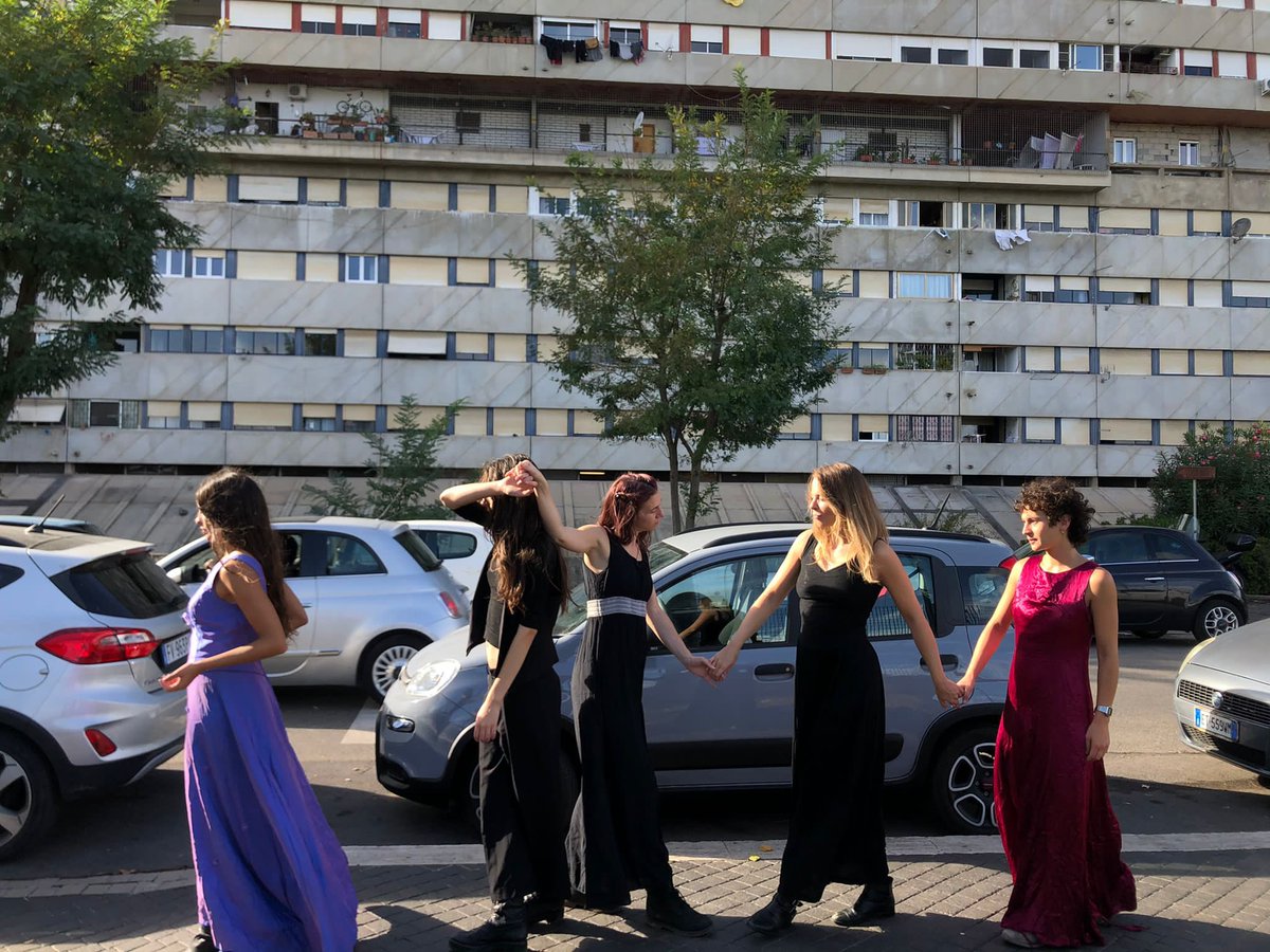 artestudiox's tweet photo. Continua LA CITTÀ CHE VIENE il progetto di spettacolo dal vivo a Corviale -periferia ovest di Roma. Il quartiere fino al 29 ottobre è attraversato da performace , azioni urbane , workshop e molto altro 
#lacittacheviene #cultureroma @culture_roma #corviale #municipioxi https://t.co/DXbUIfzPWb