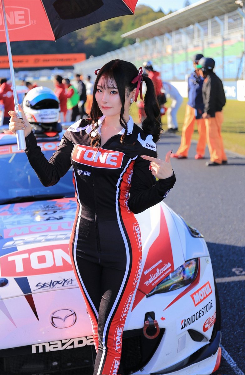sumi530610's tweet photo. #S耐 第6戦3時間耐久レース決勝
65号車 odula TONE
制動屋ロードスター
クラス4位フィニッシュ✨✨
皆様お疲れ様でした!!
今回も応援も沢山、ファンサタイムもありがとうございました!😺🩷
写真DM送ってくださいー!!🫶
#OVERDIVE #ハーテリーデライトギャルズ #RQ #S耐RQ #レースクイーン https://t.co/v8FXaPlpPy