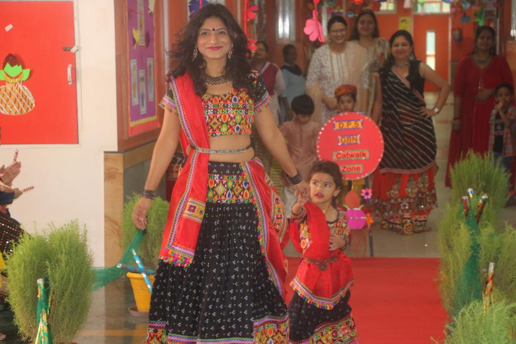 dpsgbn's tweet image. #saarangraasgarba#Navaratri
#garbafestivities#vibrant culture #spiritofunity
#celebrationstion