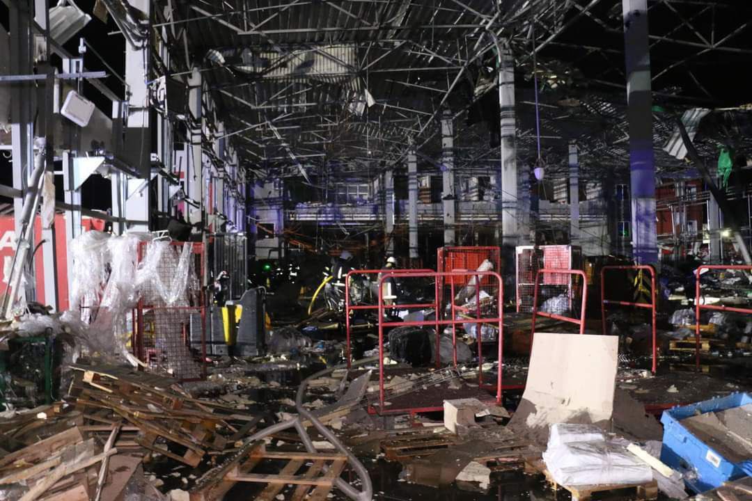 den_kazansky's tweet photo. The Russian attacked with missiles the postal terminal in Kharkiv. 6 civilians were killed.

Every day Russia methodically kills people in Ukraine. Such attacks do not make any sense. I think they just like killing us https://t.co/F5qo7FYeGF