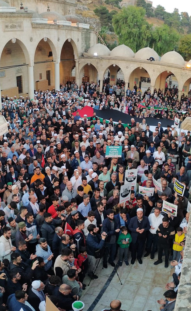 Ş.Urfa STK’ları Platformu organizasyonu;
“Gazze’ye destek, siyonizme lanet”
Sabah namazında Dergah Camiindeydik
Gıyabi Cenaze Namazı,
Dua edildi. 
Katılım sağlayan ve emeği geçenlerden Rabbim razı olsun @BehcetAtila1 @ibrahimcoskun63