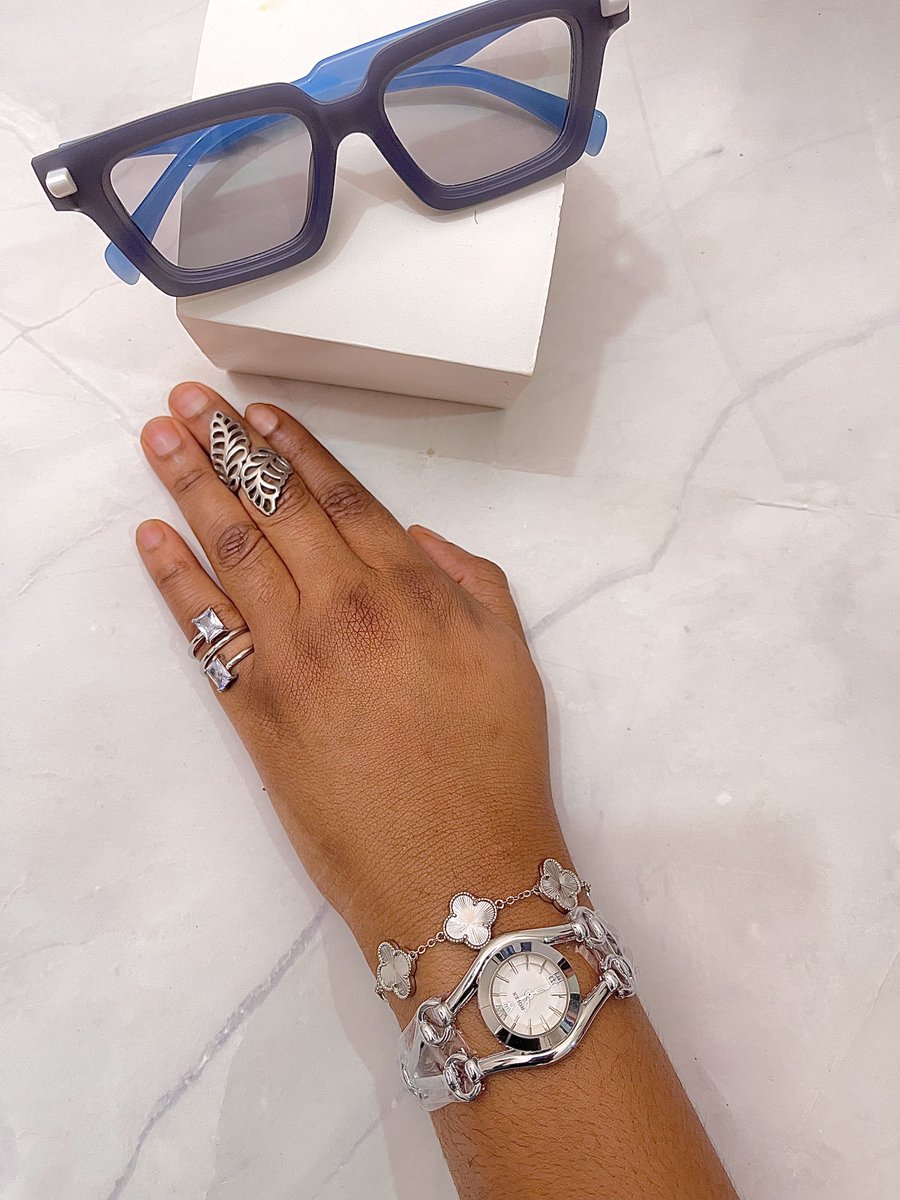 Shalorehtta's tweet photo. Frame 1 or Frame 2
- N15,000 (Wristwatch and Bracelet)
- N3,000 (Each Ring)
- N7,000 (photochromic glasses)
#silverjewelry #abujaaccessories #bracelets #vancleef #completelook #stunninggirl #richaraluxe https://t.co/jQxFUfGgSH