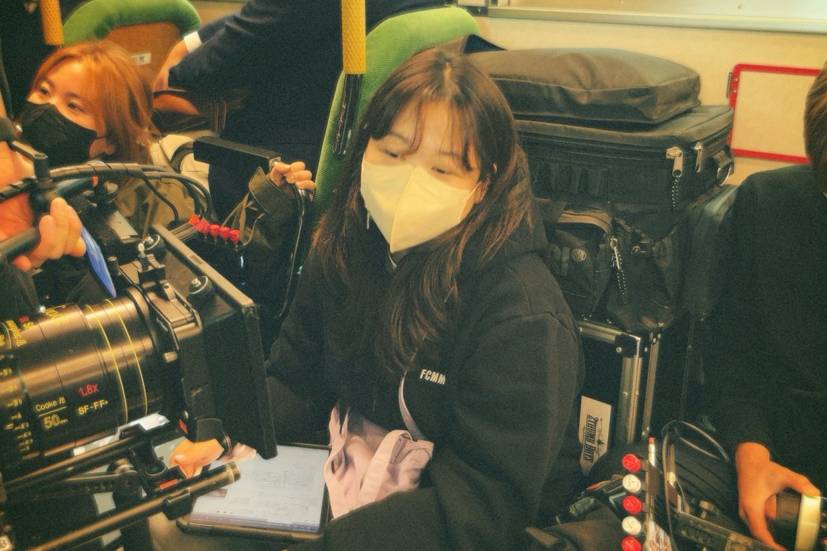 island4u's tweet photo. 강윤순, 박세희 촬영감독님. #Netflix #Doona #이두나 https://t.co/oRXSRPvXhQ