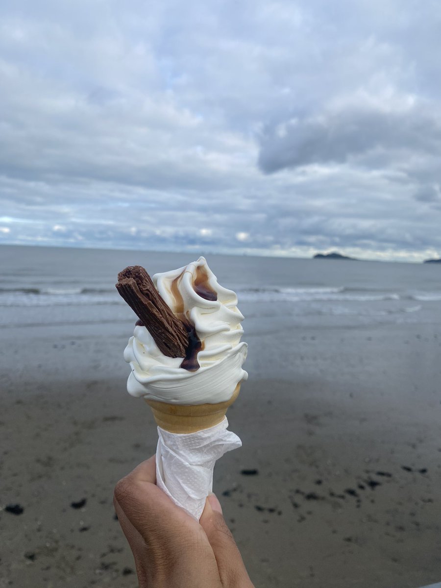 SouzasBella's tweet photo. Preparando pra mais um inverno irlandês. Bora nadar? https://t.co/HR0lSzWtXX