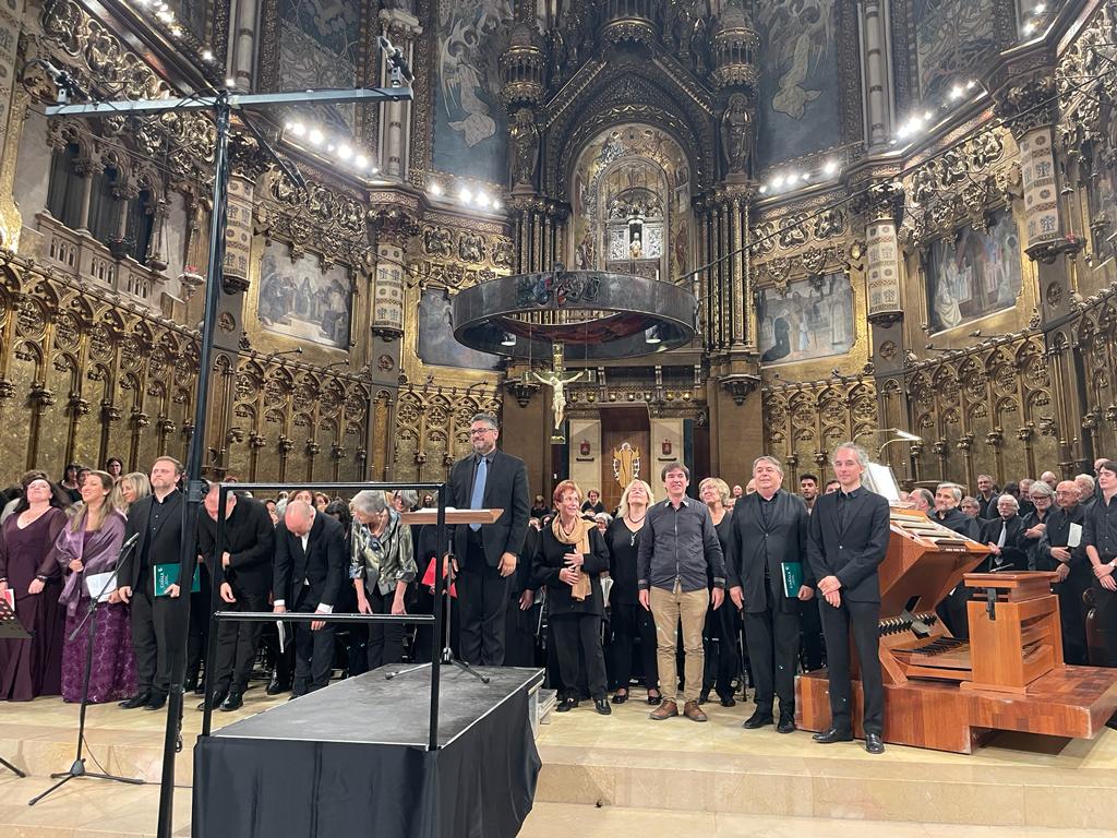 Francesc Serra (@fserra77) on Twitter photo Magnífic "Pessebre" de Pau Casals, ahir a la basílica de #Montserrat en el 50è aniversari de la seva mort. La <a href="/fcec14/">Federació Catalana d'Entitats Corals</a> i <a href="/montserratinfo/">Abadia de Montserrat</a> apleguen més de 200 cantaires de 6 corals:
@polifonicap @coralcanigo <a href="/coralmixta/">Coral Mixta Igualada</a> <a href="/LleidaCcaeg/">CCAEG Lleida</a> <a href="/CoralCarmina/">Coral Càrmina</a> @orfeodesants Magnífic "Pessebre" de Pau Casals, ahir a la basílica de #Montserrat en el 50è aniversari de la seva mort. La <a href="/fcec14/">Federació Catalana d'Entitats Corals</a> i <a href="/montserratinfo/">Abadia de Montserrat</a> apleguen més de 200 cantaires de 6 corals:
@polifonicap @coralcanigo <a href="/coralmixta/">Coral Mixta Igualada</a> <a href="/LleidaCcaeg/">CCAEG Lleida</a> <a href="/CoralCarmina/">Coral Càrmina</a> @orfeodesants