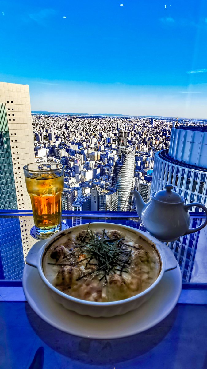 SeiryuTravels's tweet photo. 名古屋駅ビル51階にあるカフェ・ド・シエルです。
ランチで2,000円くらいしますがちょっと特別な時間を過ごすにはいい感じですね。
景色が奇麗だし、ご飯も飲み物も美味しいです。 https://t.co/B7BRMtORn8