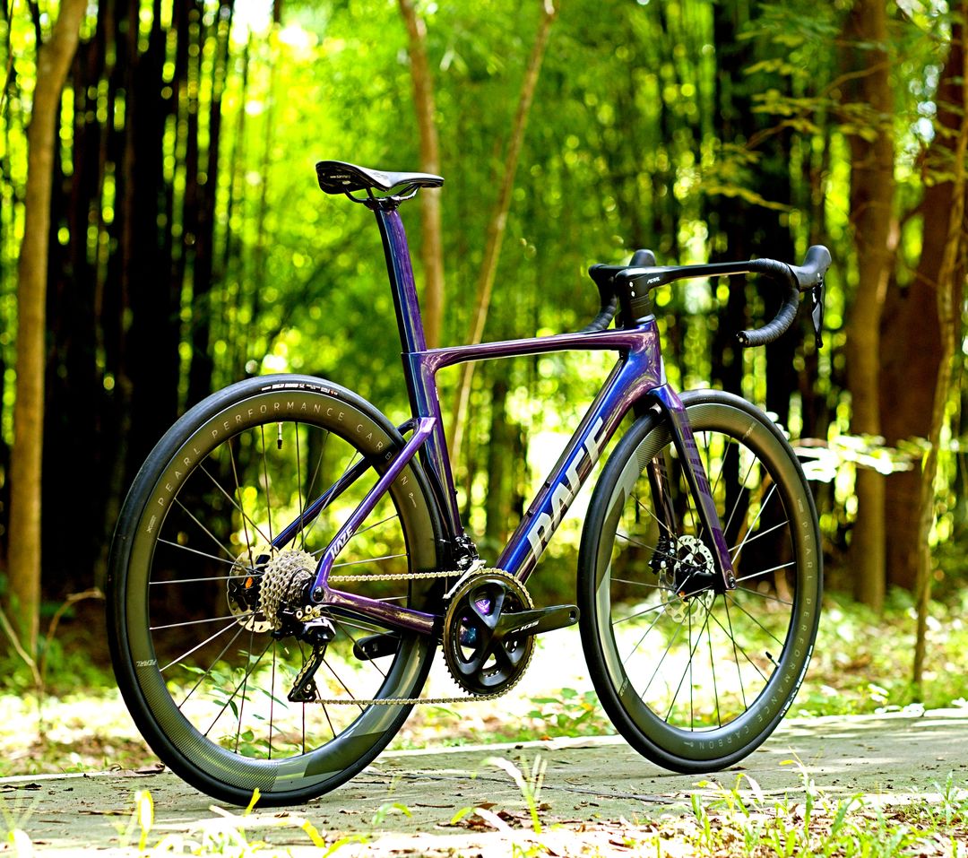 BicyclesKaze's tweet photo. AZE RACE - 2024 KANON XR 🚵‍♂️🚵‍♂️🚵‍♂️พร้อมชุดแฮนด์อินทรีเกต ชุดขับ Shimano 105 และยังมากับ ชุดล้อที่เบาที่สุดของเรา👍😍😀😀 PEARL ELT 50 (น้ำหนักเบาเพียง 1.33 กก.) ... #ridekaze #kazebicycle #PearlELT50 https://t.co/fbnFFTJpvc