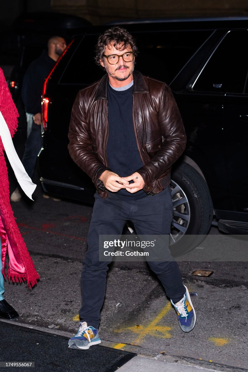 PedroPNation's tweet image. THREAD: Pedro arriving at the SNL after party in NYC (via Getty Images) (1/3)