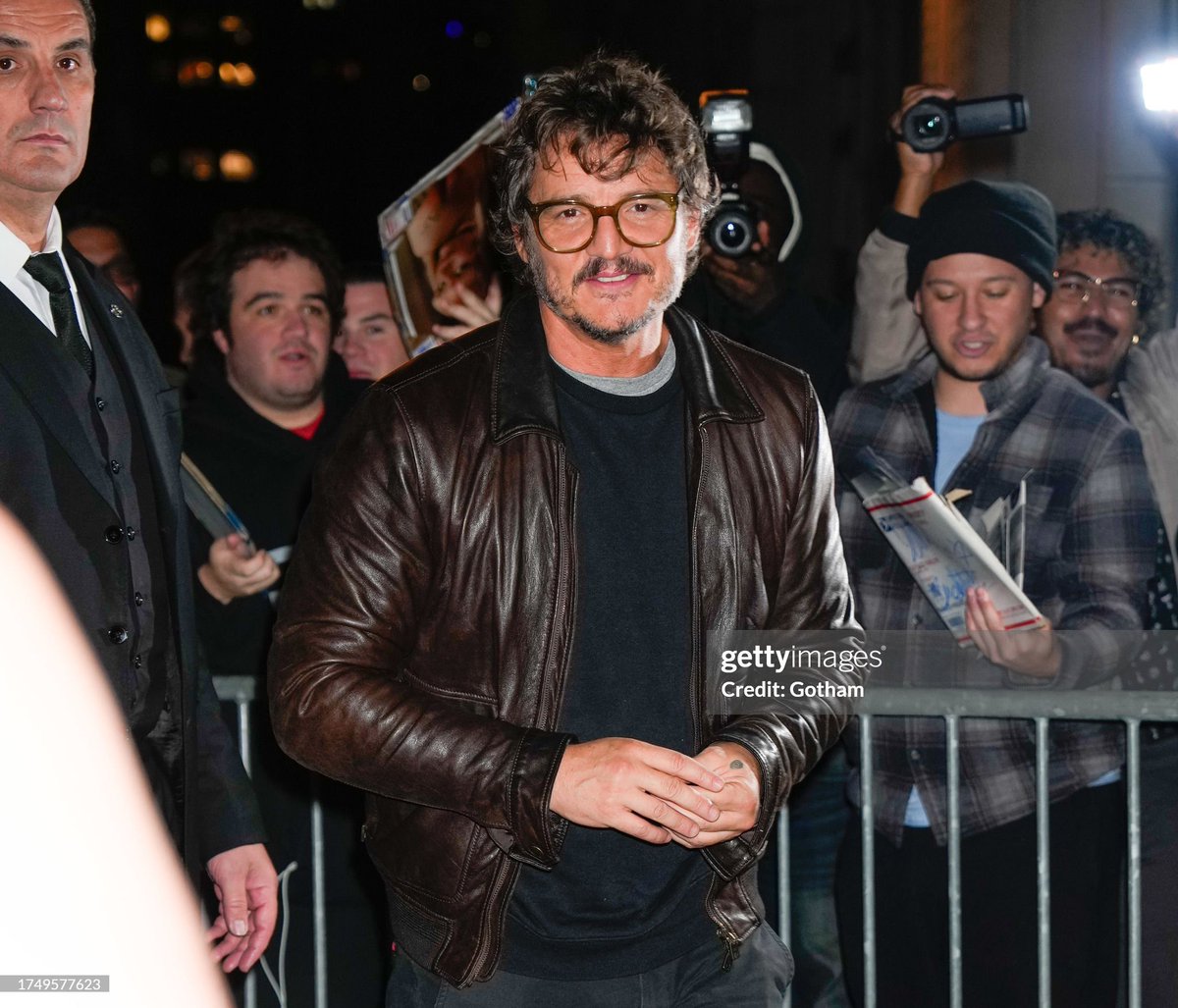 PedroPNation's tweet image. THREAD: Pedro arriving at the SNL after party in NYC (via Getty Images) (1/3)