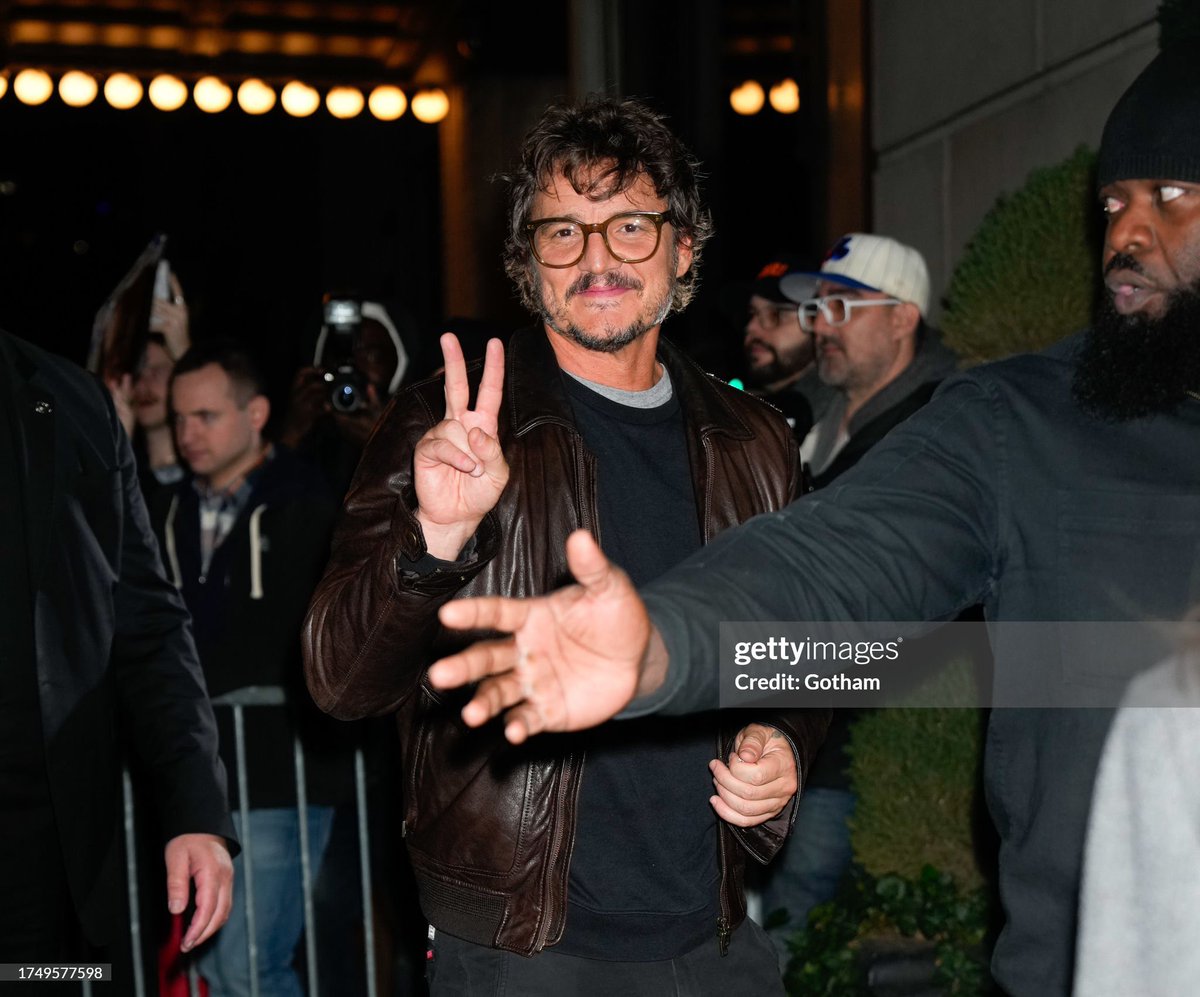 PedroPNation's tweet image. THREAD: Pedro arriving at the SNL after party in NYC (via Getty Images) (1/3)