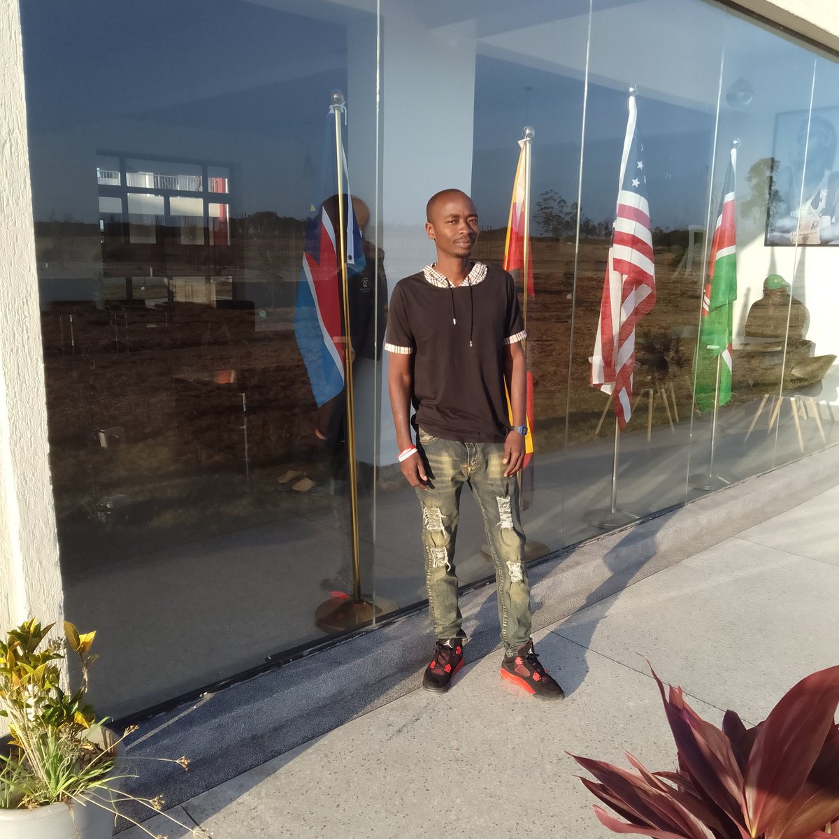 EricMakaka's tweet photo. #NewProfilePic https://t.co/66w5SEIDmo