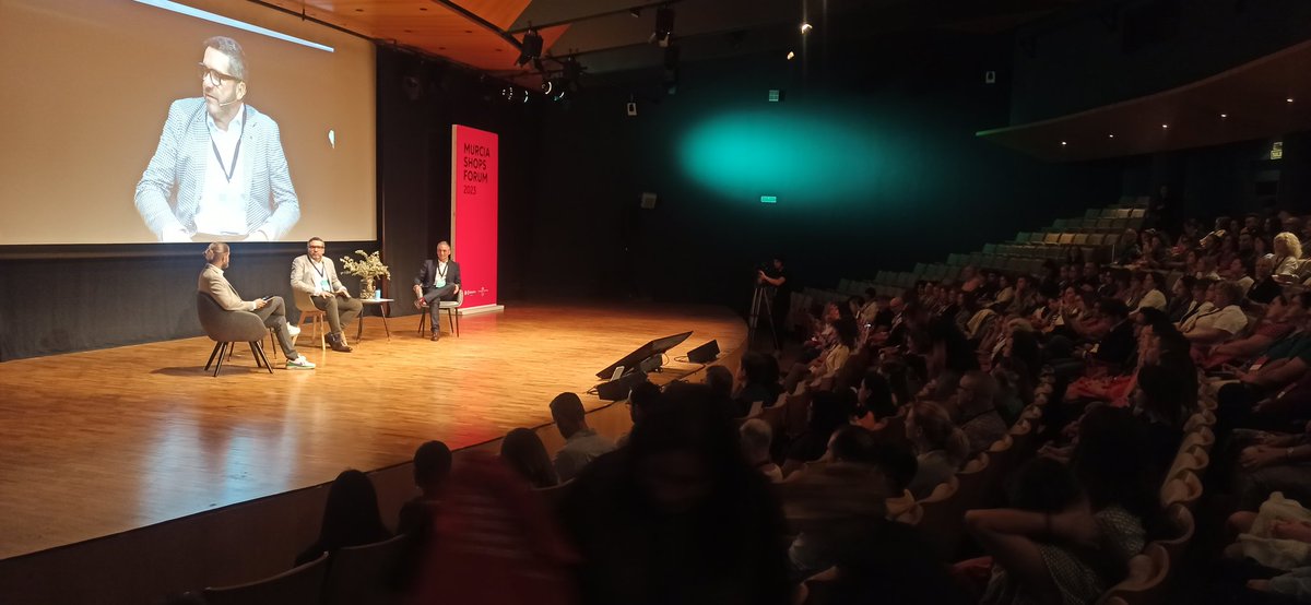 camaramurcia's tweet photo. Inauguran #MurciaShopsForum el presidente de la Cámara y el director general de Impulso al #Comecio poniendo en valor el esfuerzo de los comerciantes de la Región por formase para mejorar su competitividad. #ComercioLocal #formación
@MurciaShopsForo https://t.co/TXdHZ6sgSq