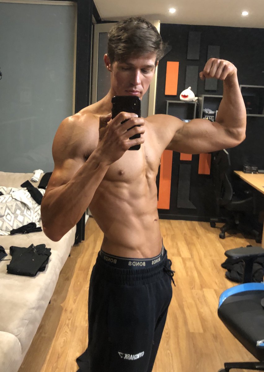 Rusteeze tweet media