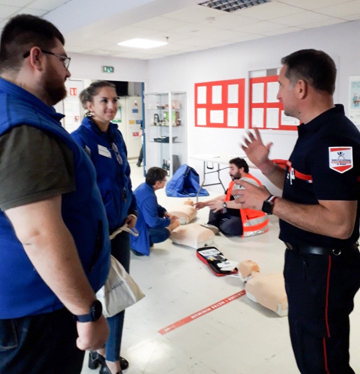 DavidMacriFNSPF's tweet photo. Semaine de la QVCT*
Une belle semaine au service de la prévention.
Animation d’atelier sur les gestes qui sauvent
Animation sur les risques domestiques et climatiques
En collaboration avec la Fédération nationale des @PompiersFR sur les risques domestiques #DAAF #Kidde.
🙏 aux magasins, entrepôts et sièges de @CarrefourFrance qui m’ont sollicité.
👉Prévenir c’est former, former c’est prévenir #EducRisq
*Qualité de Vie et Condition de Travail