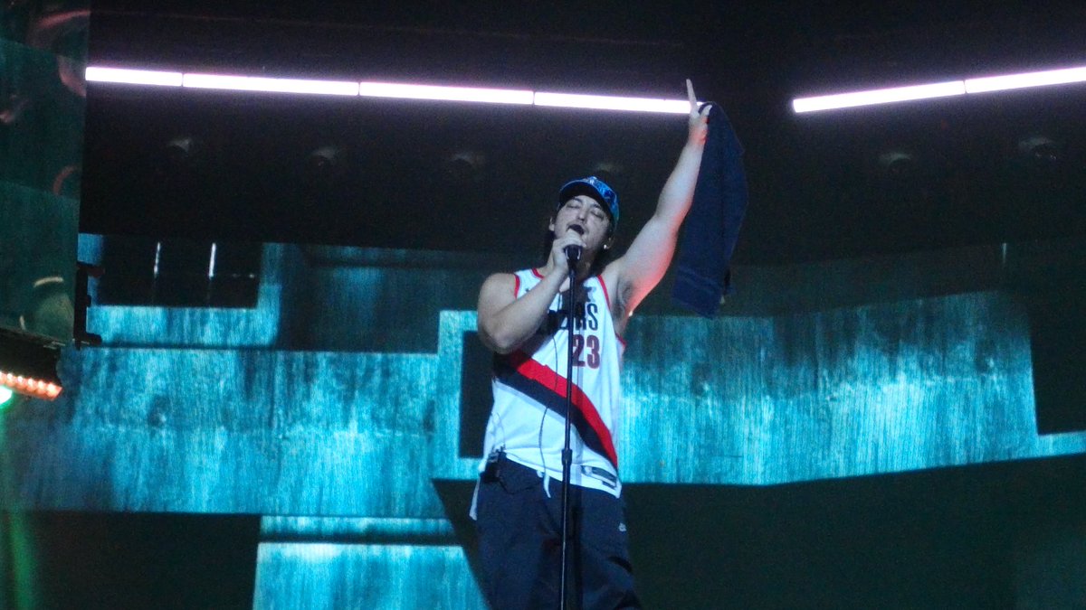 lidellez's tweet photo. pics of joji from pdx 10/14 i took on my digicam https://t.co/Y0OuoZM2lX