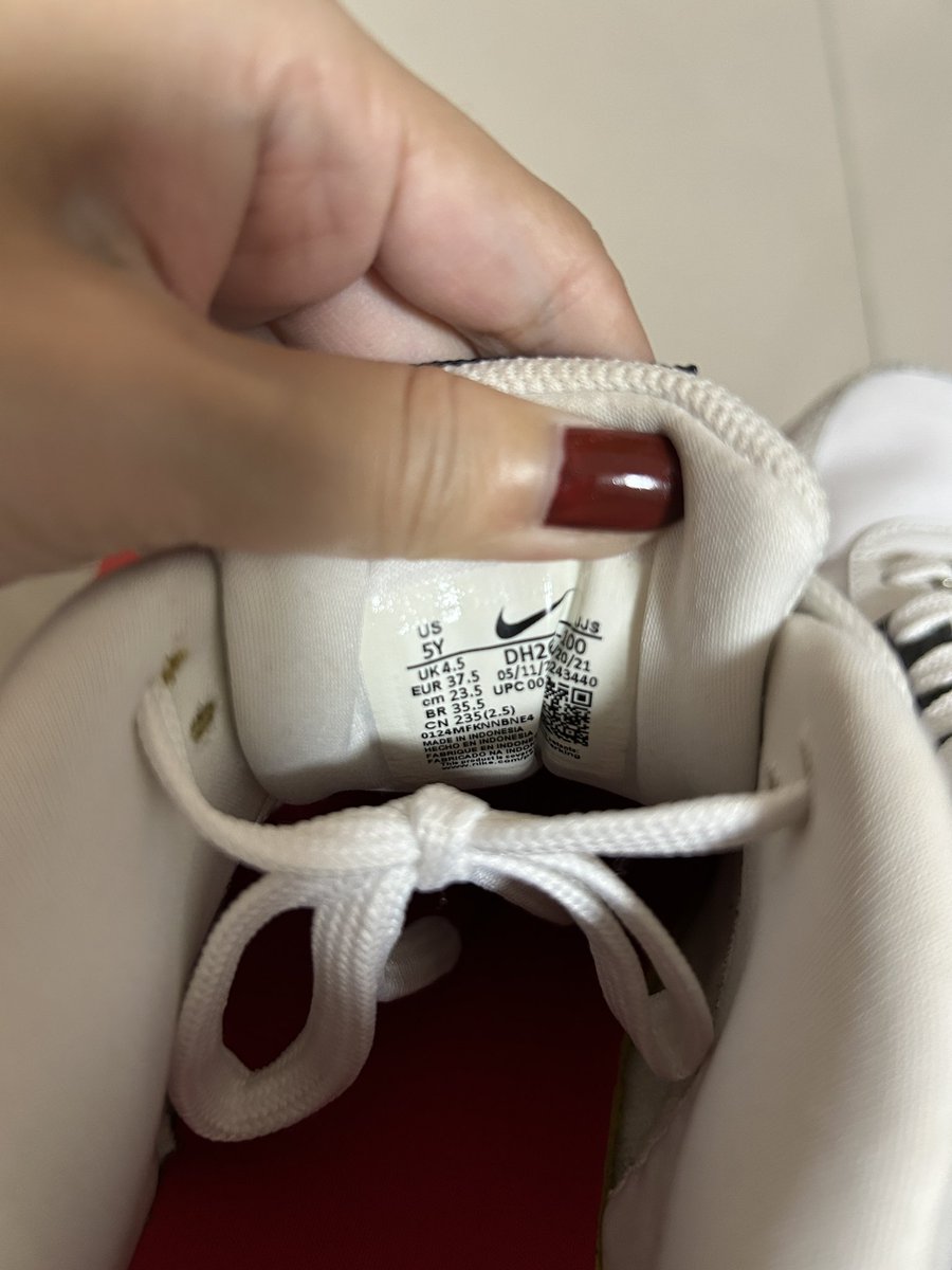 PaeSorasart's tweet photo. ปล่อยรองเท้า Nike air max 90 LTR SE 2 (GS) แท้จากช็อป 100% ขนาด 23.5 cm. ป้าย Tax ตรงกับหน้ากล่อง สภาพสินค้าตามการใช้งาน 790.- รส. #สนใจสอบถามได้ค่ะ #กทม.นัดรับได้ #Nike #nikeairmax #รองเท้ามือสองของแท้ https://t.co/VJTxgKry4z