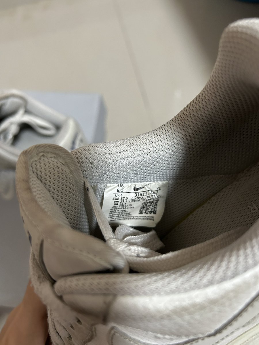 PaeSorasart's tweet photo. ปล่อยรองเท้า Nike air force 1 '07 แท้จากช็อป 100% ขนาด 23.5 cm. ป้าย Tax ตรงกับหน้ากล่อง สภาพสินค้าตามการใช้งาน 890.- รส. #สนใจสอบถามได้ค่ะ #กทม.นัดรับได้ #Nike #nikeairforce1 #รองเท้ามือสองของแท้ https://t.co/vwv9PWWVpO