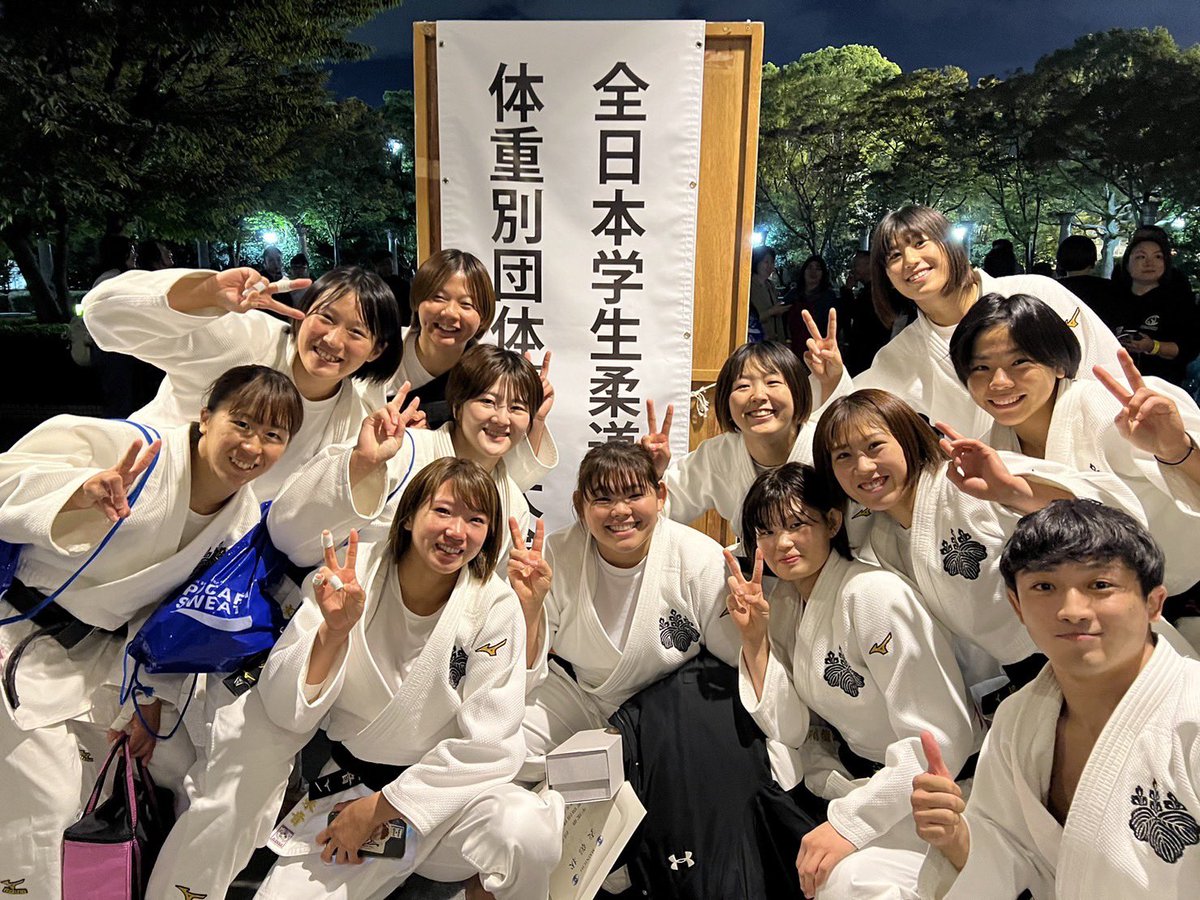 tsukuba_judo's tweet photo. 本日兵庫県で行われた全日本学生柔道体重別団体優勝大会の結果を報告します。
男子　優勝
女子　準々決勝敗退

男子は10年ぶり4回目となる優勝を達成し目標であった日本一に輝きました。
応援ありがとうございました！！

#TSUKUBAJUDO https://t.co/eSeHvPQLqK