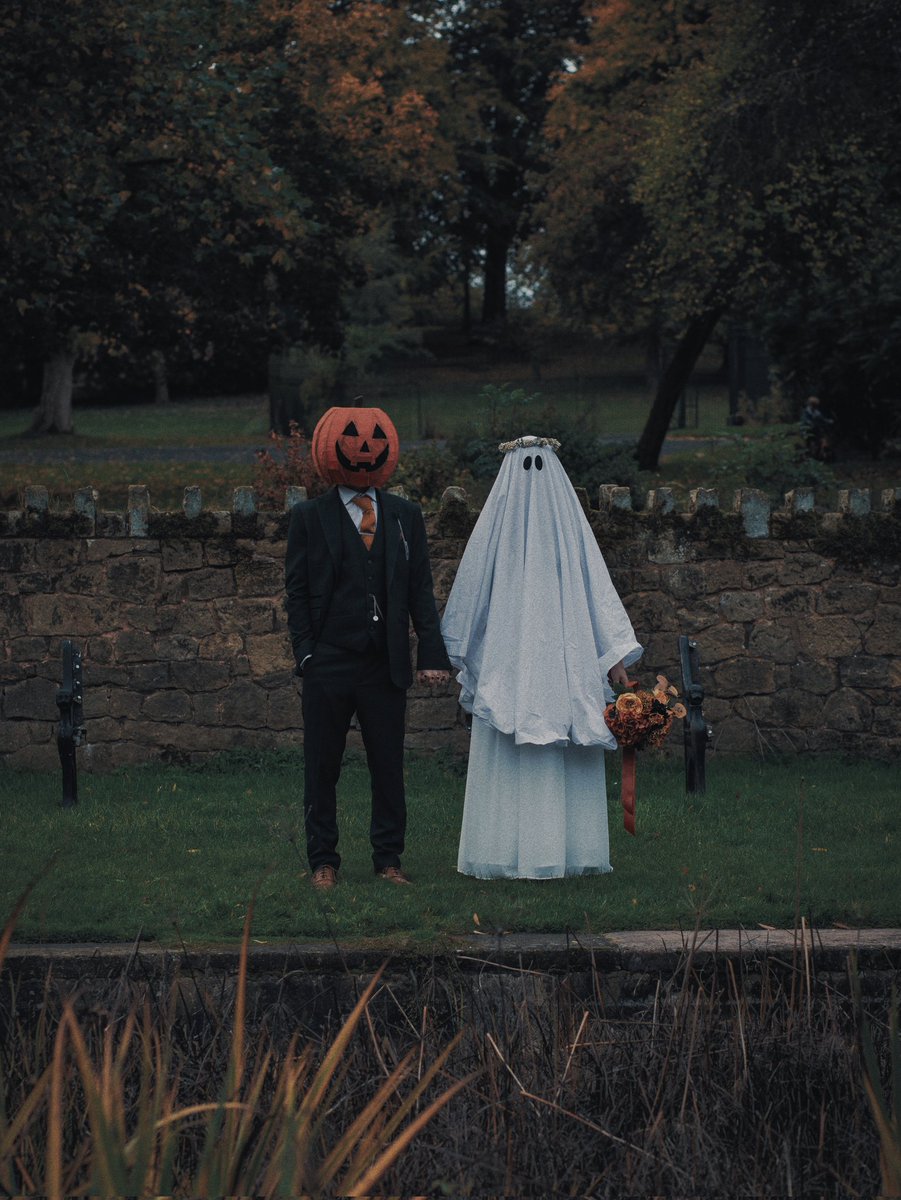 TauraWildes's tweet photo. 1 year married today 🎃🖤👻 https://t.co/hs30SqFoBY