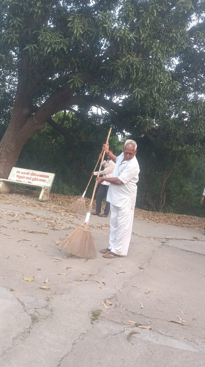 તા.૨૨/૧૦/૨૩ ના રોજ ભરુચ જિલ્લાના જંબુસર તાલુકાના ભાણખેતર ગામે એસ.બી.એમ.હેઠળ SHS અંતર્ગત ગણપતિમંદિર પાસે સાફ સફાઈ કરવામાં આવી <a href="/ddobharuch/">ddobharuch@gmail.com</a> 
<a href="/SBMR_Gujarat/">Swachh Bharat Mission- Gramin, Gujarat</a>
<a href="/sbmugujarat/">Swachh Bharat Mission Urban - Gujarat</a> 
#SwachhGujarat2023