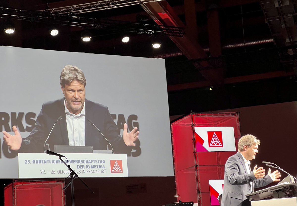 „Wo die Gewerkschaften stark sind, da hat der rechte Populismus keine Chance…Danke dafür“ sagt #RobertHabeck beim 25. Ordentlichen Gewerkschaftstag der IG Metall in Frankfurt - immer gern lieber Robert🤜🤛 „<a href="/IGMetall/">IG Metall</a> <a href="/SKoerzell/">Stefan Körzell</a> <a href="/dgb_news/">DGB - Deutscher Gewerkschaftsbund</a> #ZeitfürZukunft