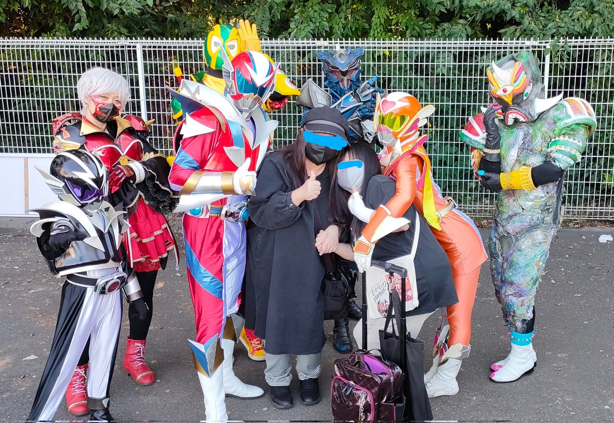 友達34周年✨
ポーズどうするか迷ってたら、緊張して、なぜか手繋いでた🤣🤣🤣
イバライガーありがとう✨
#イバライガー
#古河総合病院
#茨城元気計画
#イバライガーX 
#エビルニーカ 
#イバガール 
#ミニブラ 
#ダマクラカスン
#ボムジャーク
#ブッコワシタイナー