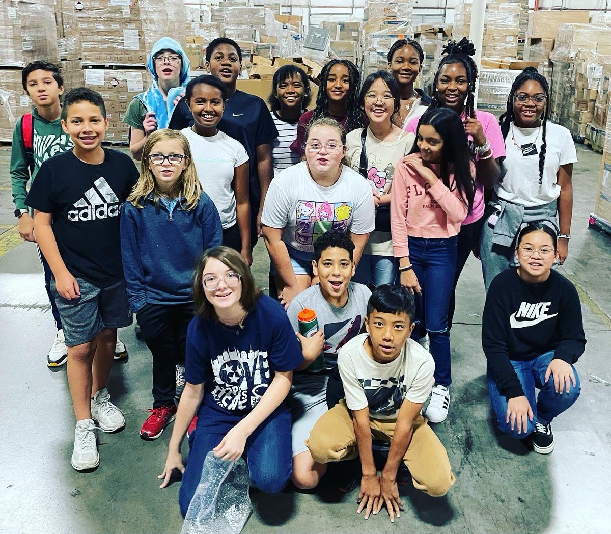 BetaRsms's tweet photo. 46 amazing volunteers on a Saturday morning. @RSMSKNIGHTS @nationalbeta @feedthechildren https://t.co/kAeSNtvYHa