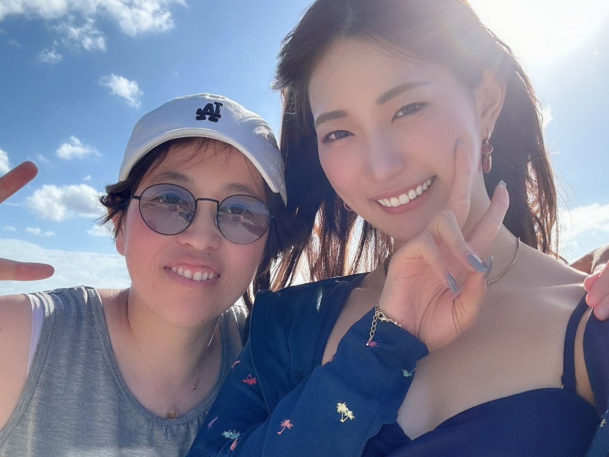 大好きなプロデューサー、監督
男優さん、スタッフさん達に囲まれて
最高の宮古島ロケ🥰

いつまでも青春！してたいね https://t.co/w8TtvNfq1w