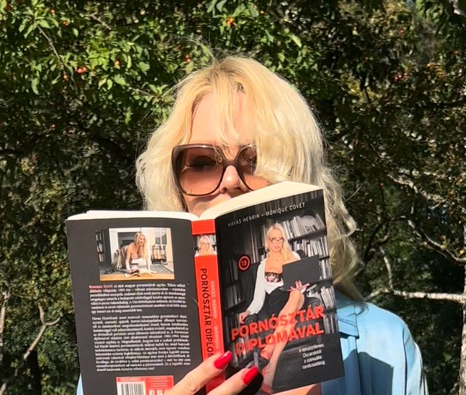 💝MY FIRST BOOK📸💝 it's a bit about my life and sexology😜☀️😉and I answer a lot of your questions in it😜😜