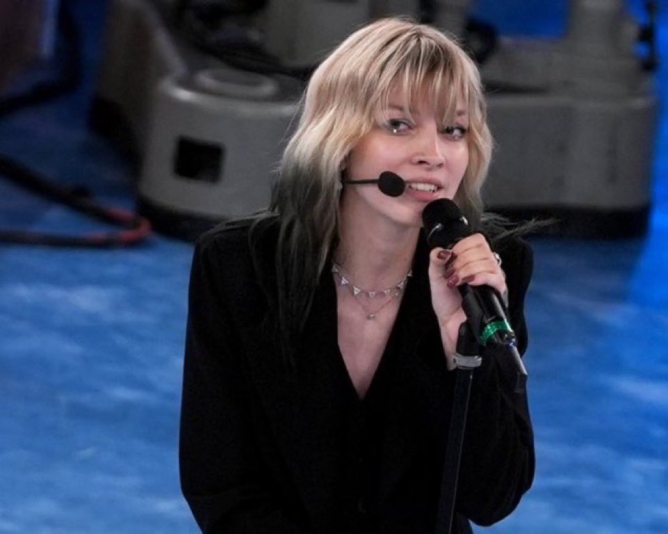 lavatileascelle's tweet photo. OGNI VOLTA CHE CANTANO LORO IO VADO DIRETTAMENTE IN PARADISO 

#amici23 https://t.co/8YejKvbZ6Z