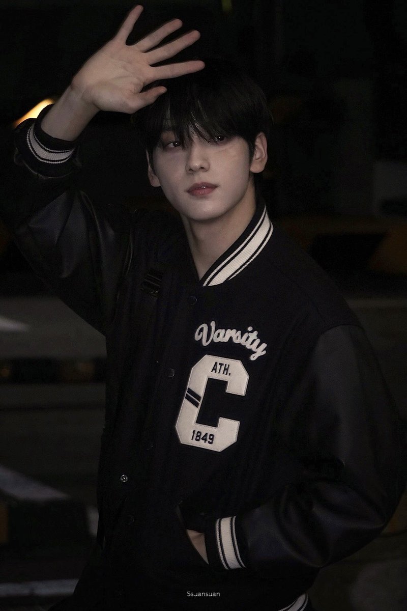Ssuansuan's tweet photo. 231022

The way the Band-Aid left a mark on his face is sooooo cute><

#수빈 #SOOBIN #TOMORROW_X_TOGETHER 
#TXT https://t.co/3u8MCEHVn5