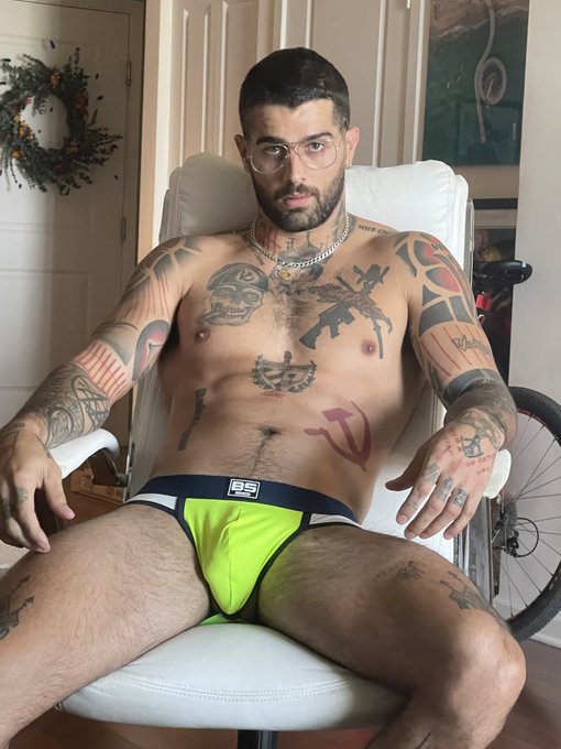 He said check the pressure on his balls 🚲 😮 🏀 🏀   Rt to see how the bike ride went.  https://t.co/Hr5jBXENVN<a href="/tag/sojmani"class="tags"><span>#sojmani</span></a>