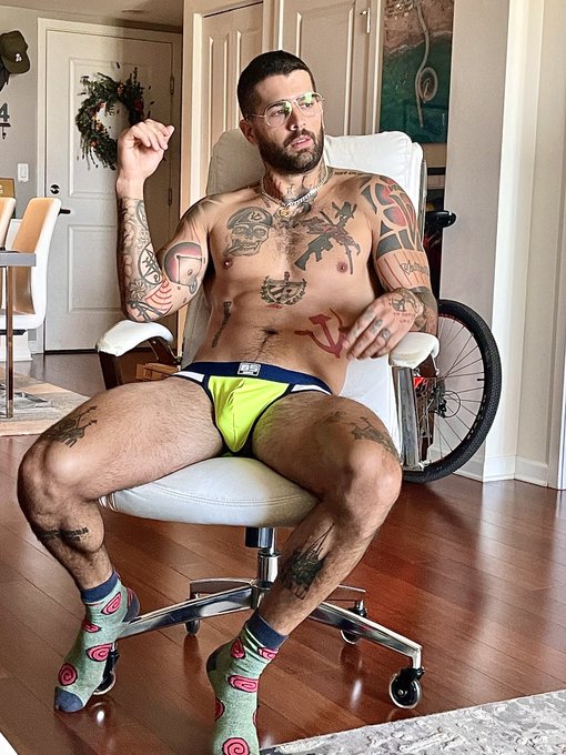 He said check the pressure on his balls 🚲 😮 🏀 🏀   Rt to see how the bike ride went.  https://t.co/Hr5jBXENVN<a href="/tag/sojmani"class="tags"><span>#sojmani</span></a>