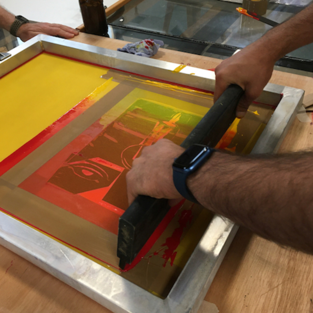 Join local graphic designer Becky Thomas on Sat 18 Nov for a half-day #workshop in #Margate as she teaches the basics of #screenprinting. You’ll learn how to expose your screens with photosensitive emulsion & print a two colour print onto paper. 🔗 themargateschool.com/events/screenp…