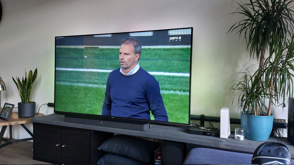 Dat deze man nog maar lang mag blijven zitten. Genieten dit....