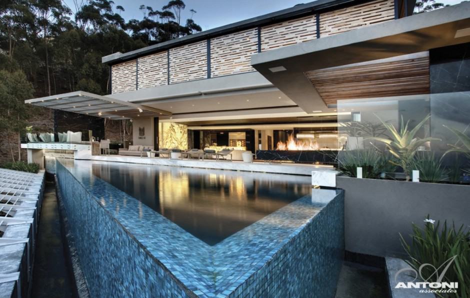 Spectacular modern cliffside luxury in Cape Town onekindesign.com/2012/06/02/spe…