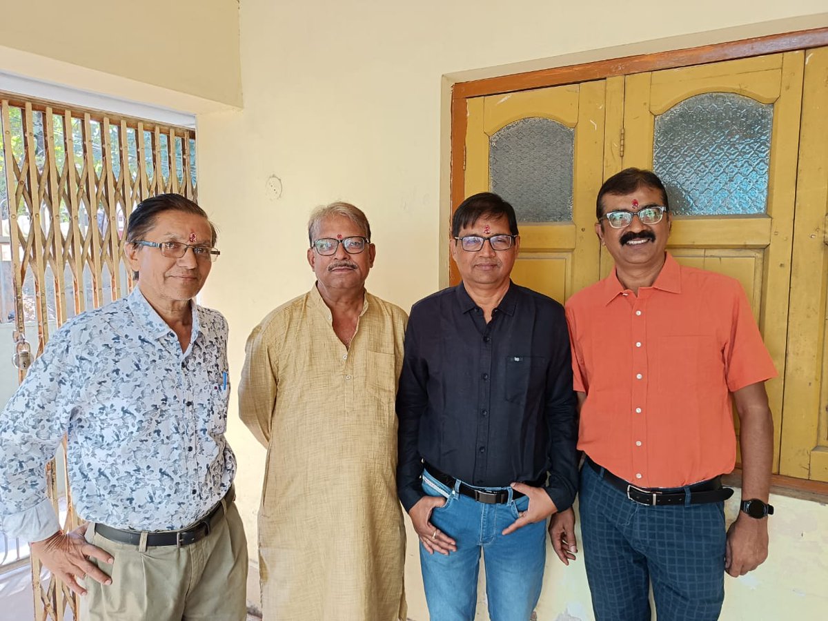 geminianguddu's tweet photo. #ForeverFour

All four Sahu brothers got together at their Rourkela house to celebrate the Puja in each other's company after years !! https://t.co/bqLMp22TuC