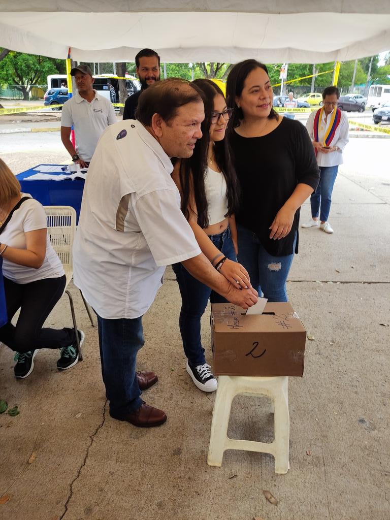 Ya ejercí mi derecho al voto, en Cdad. Bolívar.
Vamos VeneZuela a votaarrrr