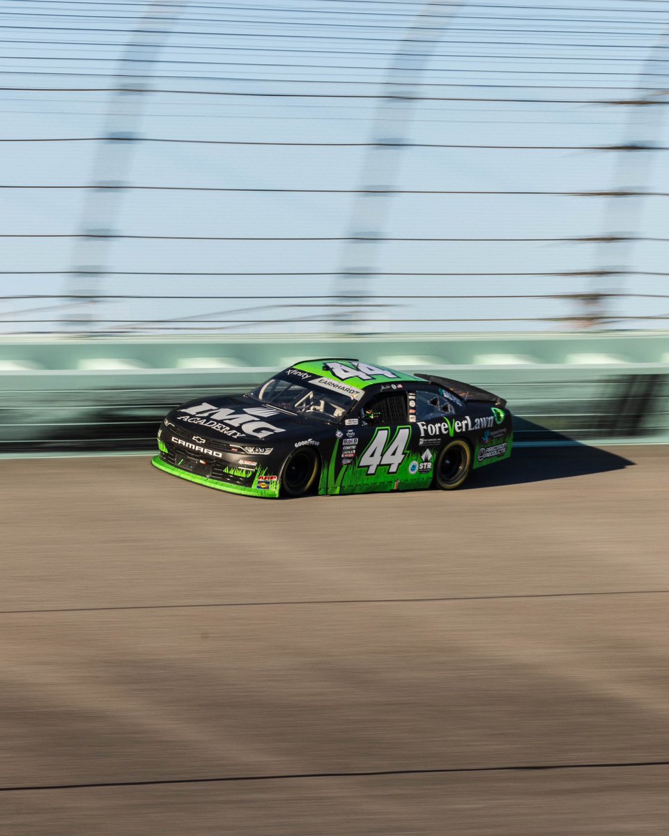 IMGAcademy's tweet photo. Rev up your engines! 

An IMG Academy-branded car made waves at Homestead-Miami Speedway in the NASCAR Xfinity Series race. 

Thanks to our partner ForeverLawn, Jeffrey Earnhardt's car proudly displays the IMG Academy logo. 🚗🏁 https://t.co/EercY4sixv
