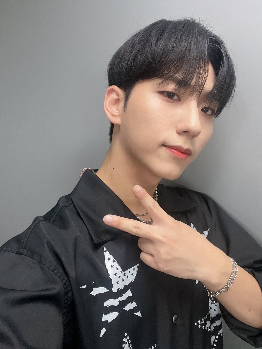 인가에서 2주차 마무리~~~!!!
(오늘 생방 오랜만이여서 조금 떨었던건 비밀..ㅋㅋㅋ)

#건일 #Gunil
#XdinaryHeroes
#빌런즈사랑해