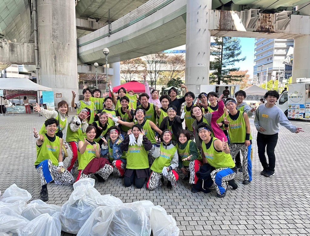 KAMON0503's tweet photo. 【WHO's FOODS FES.】
本日、WHO's FOODS FES.2023 vol.4に嘉們も参加させて頂きました!!

嘉們にもゆかりのある #西梅田公園 で清掃活動と大阪万々祭の披露をさせて頂きました🐯⚡

いつもの場所が、祭りに変わる! 素敵なフェスを楽しむことができました👏!!

＃梅田 #大阪 #嘉們 https://t.co/zGApkZdoJW