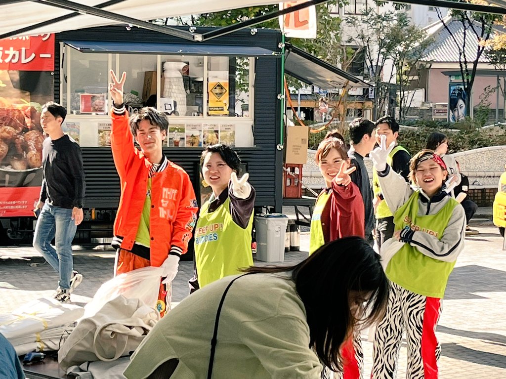 KAMON0503's tweet photo. 【WHO's FOODS FES.】
本日、WHO's FOODS FES.2023 vol.4に嘉們も参加させて頂きました!!

嘉們にもゆかりのある #西梅田公園 で清掃活動と大阪万々祭の披露をさせて頂きました🐯⚡

いつもの場所が、祭りに変わる! 素敵なフェスを楽しむことができました👏!!

＃梅田 #大阪 #嘉們 https://t.co/zGApkZdoJW